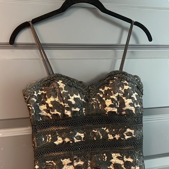 Avery G Lace Dress - Picture 2 of 8